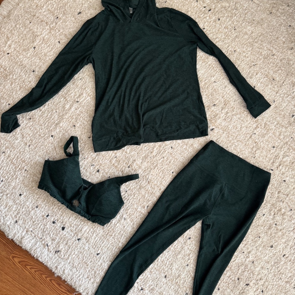 Green Beyond Yoga Set (3 pieces)
